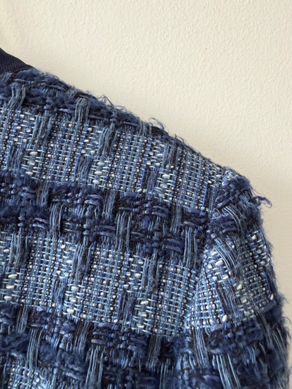 Blue Multi Tweed Lady Jacket Silver Buttons Elie Tahari Blazer Size M EUC - Picture 7 of 9